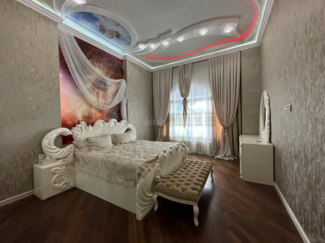 Satılır 4 otaqlı mənzil 137 m²