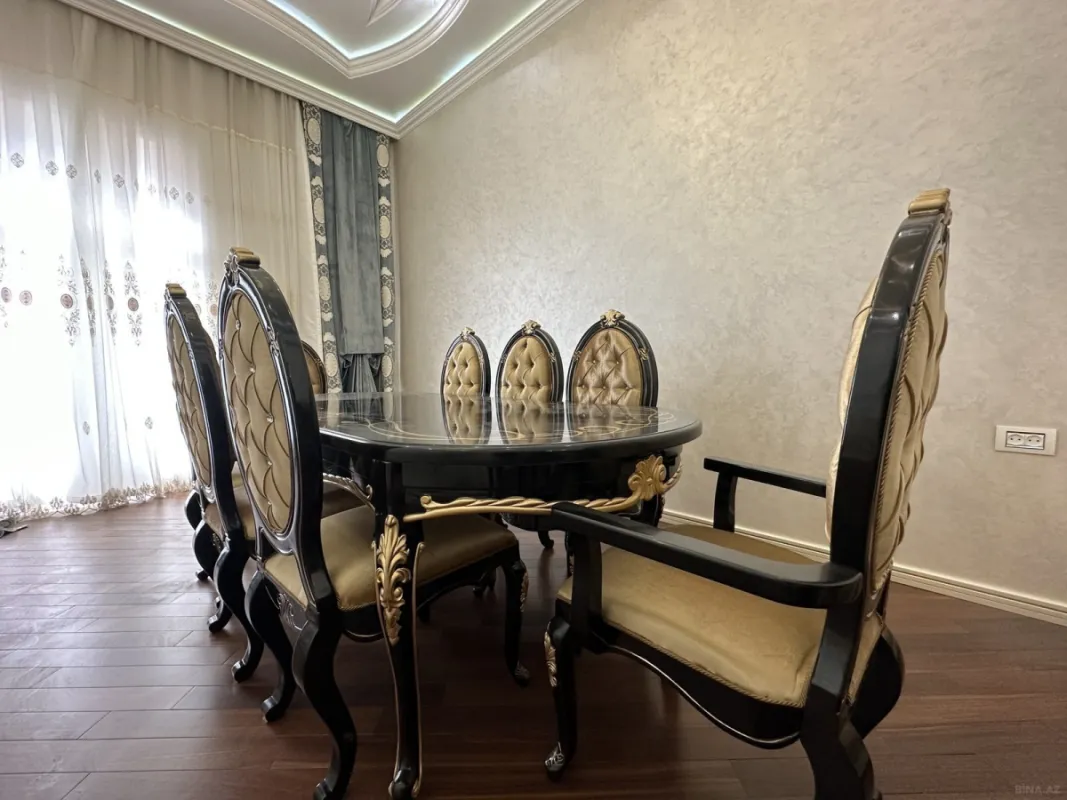 Satılır 4 otaqlı mənzil 137 m²