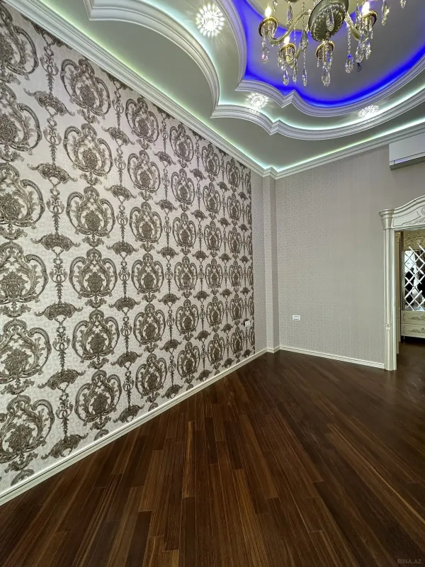 Satılır 4 otaqlı mənzil 137 m²