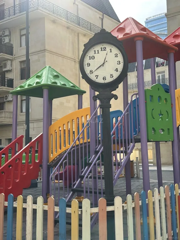 Satılır 4 otaqlı mənzil 137 m²