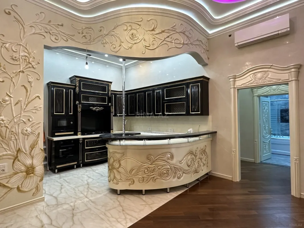 Satılır 4 otaqlı mənzil 137 m²