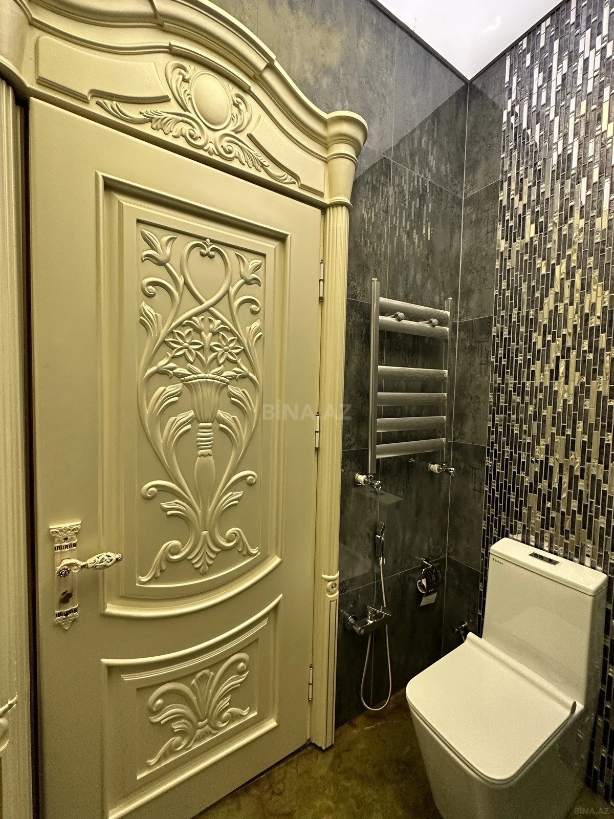 Satılır 4 otaqlı mənzil 137 m²