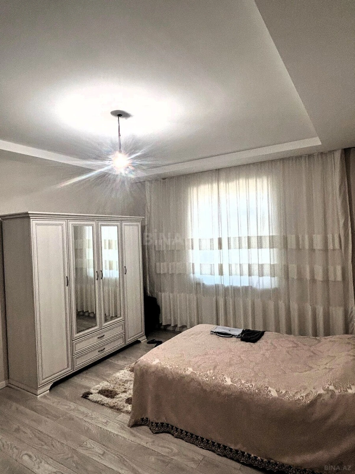 Satılır 5 otaqlı həyət evi 350 m²