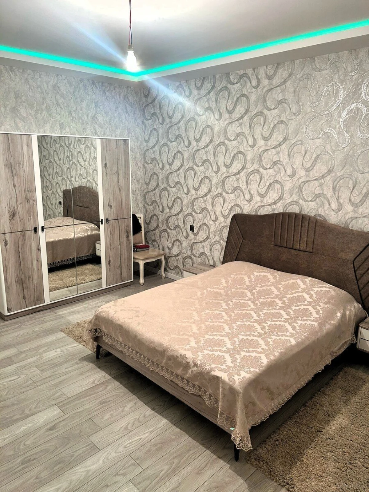 Satılır 5 otaqlı həyət evi 350 m²