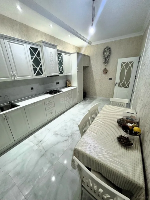 Satılır 5 otaqlı həyət evi 350 m²
