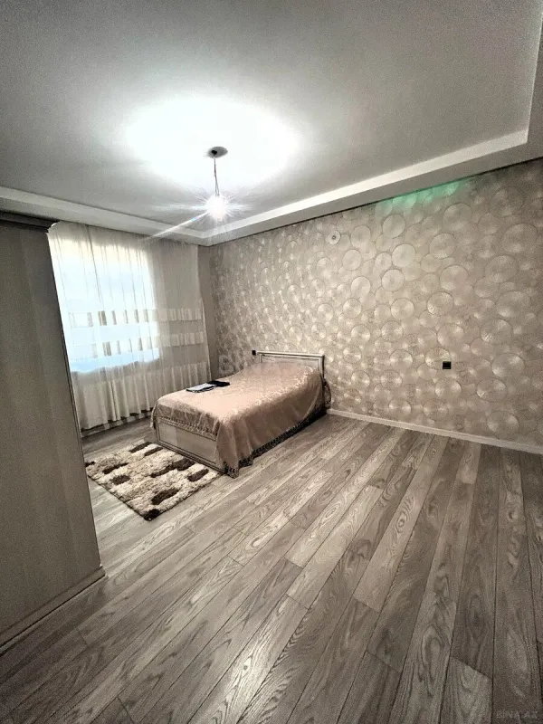 Satılır 5 otaqlı həyət evi 350 m²