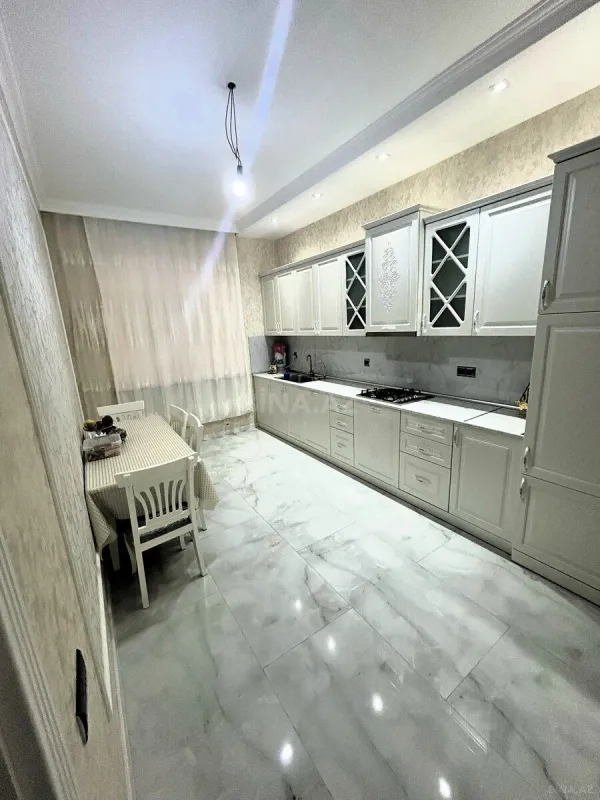 Satılır 5 otaqlı həyət evi 350 m²