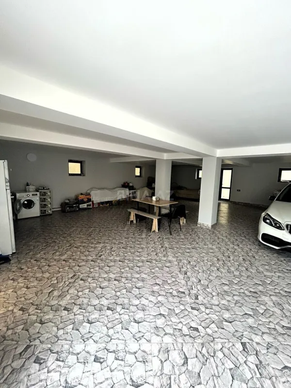 Satılır 5 otaqlı həyət evi 350 m²