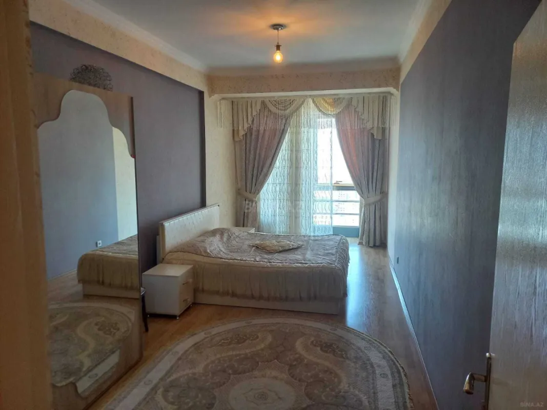 Satılır 3 otaqlı mənzil 127 m²