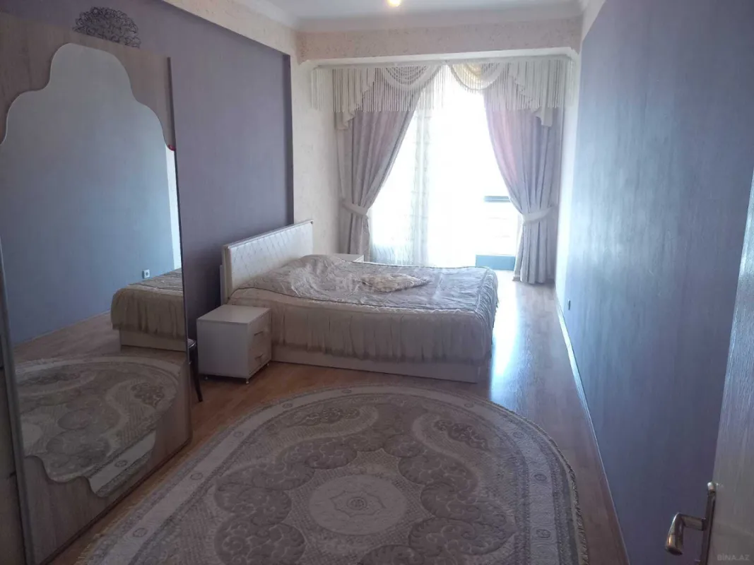 Satılır 3 otaqlı mənzil 127 m²