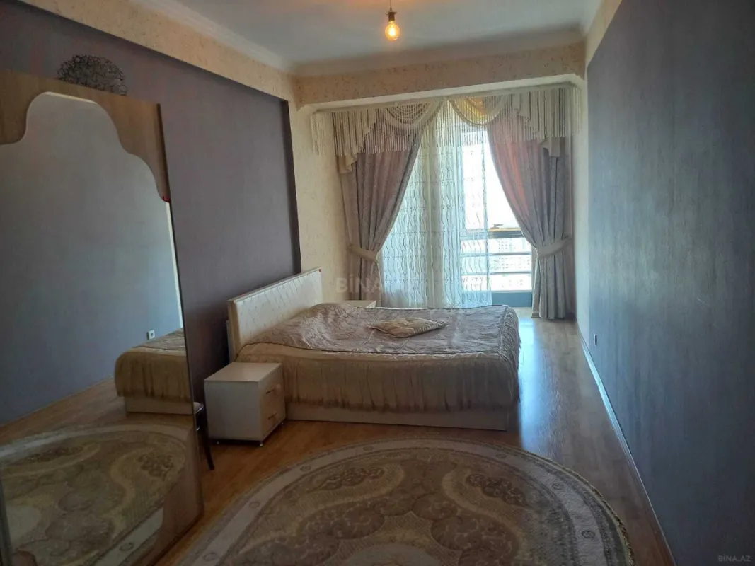Satılır 3 otaqlı mənzil 127 m²