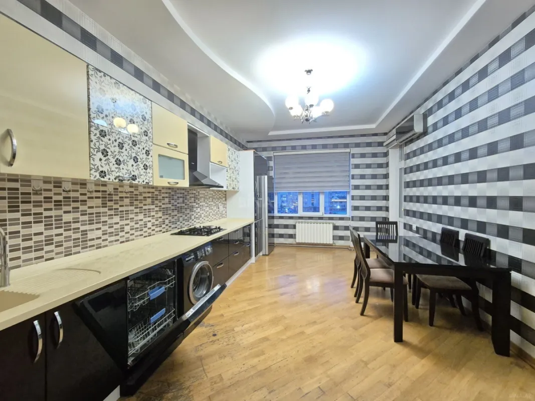 Kirayə verilir 3 otaqlı mənzil 160 m²