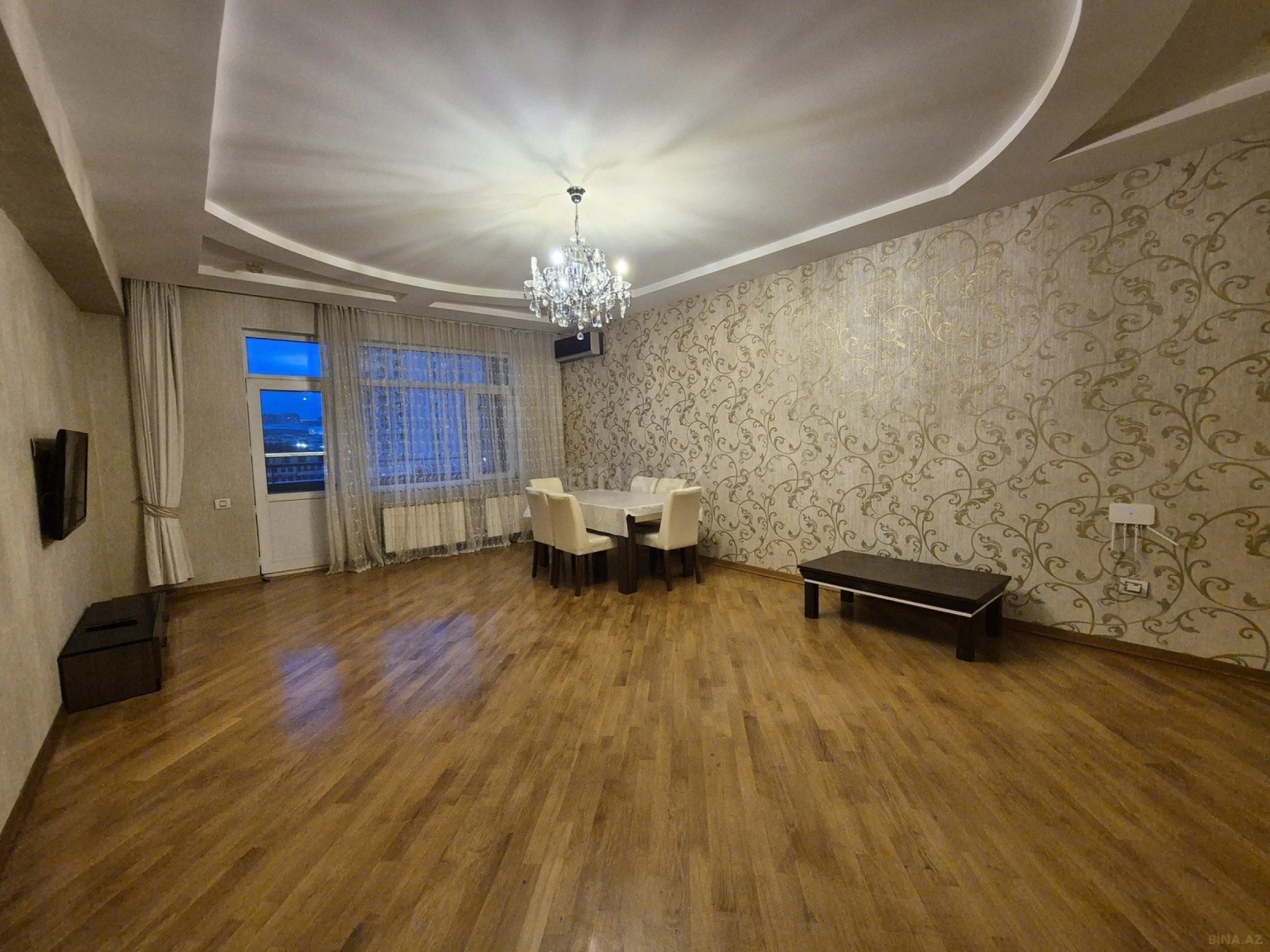 Kirayə verilir 3 otaqlı mənzil 160 m²