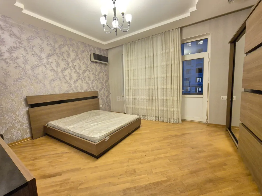 Kirayə verilir 3 otaqlı mənzil 160 m²