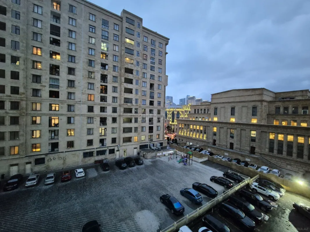 Kirayə verilir 3 otaqlı mənzil 160 m²