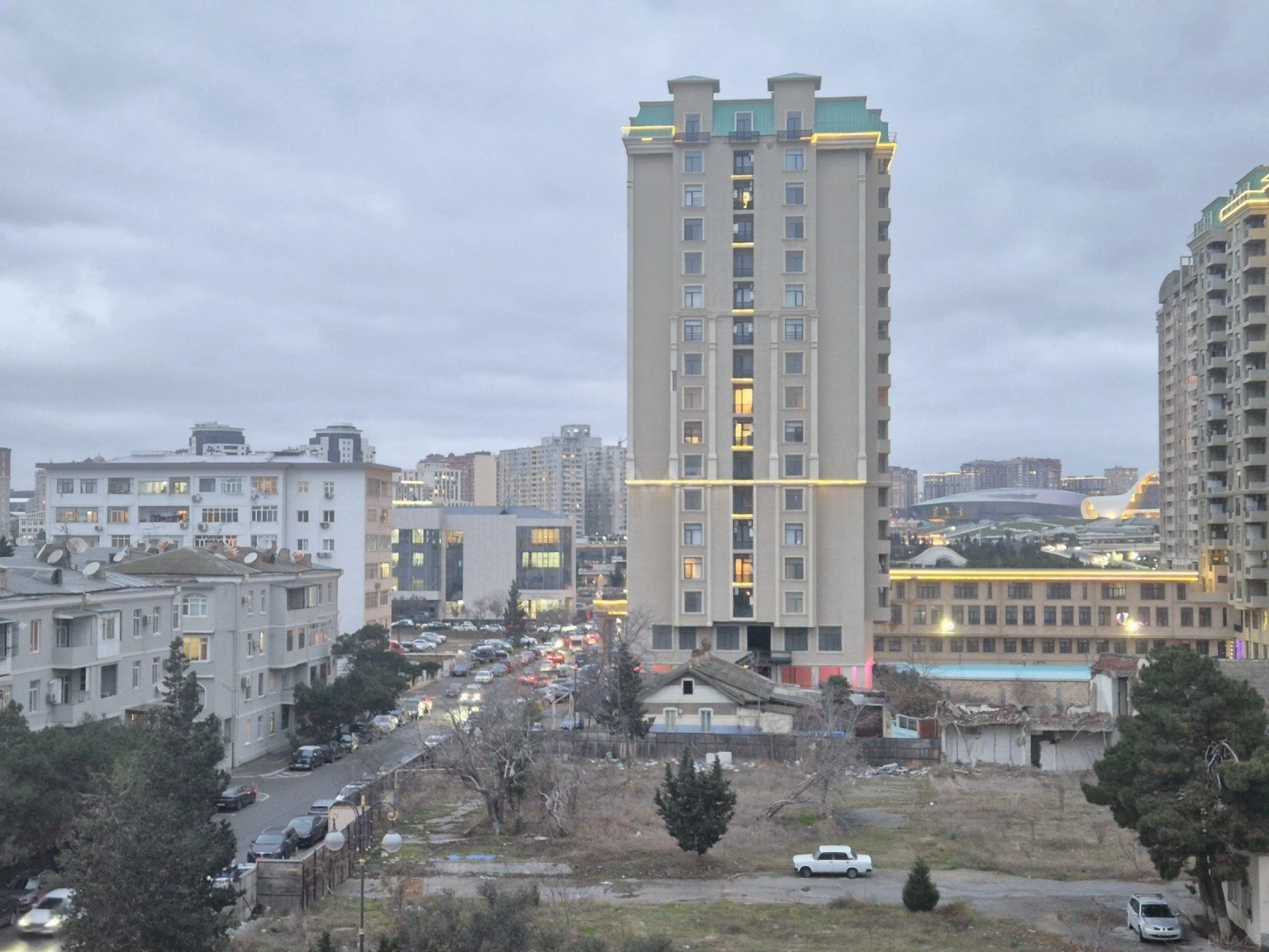 Kirayə verilir 3 otaqlı mənzil 160 m²