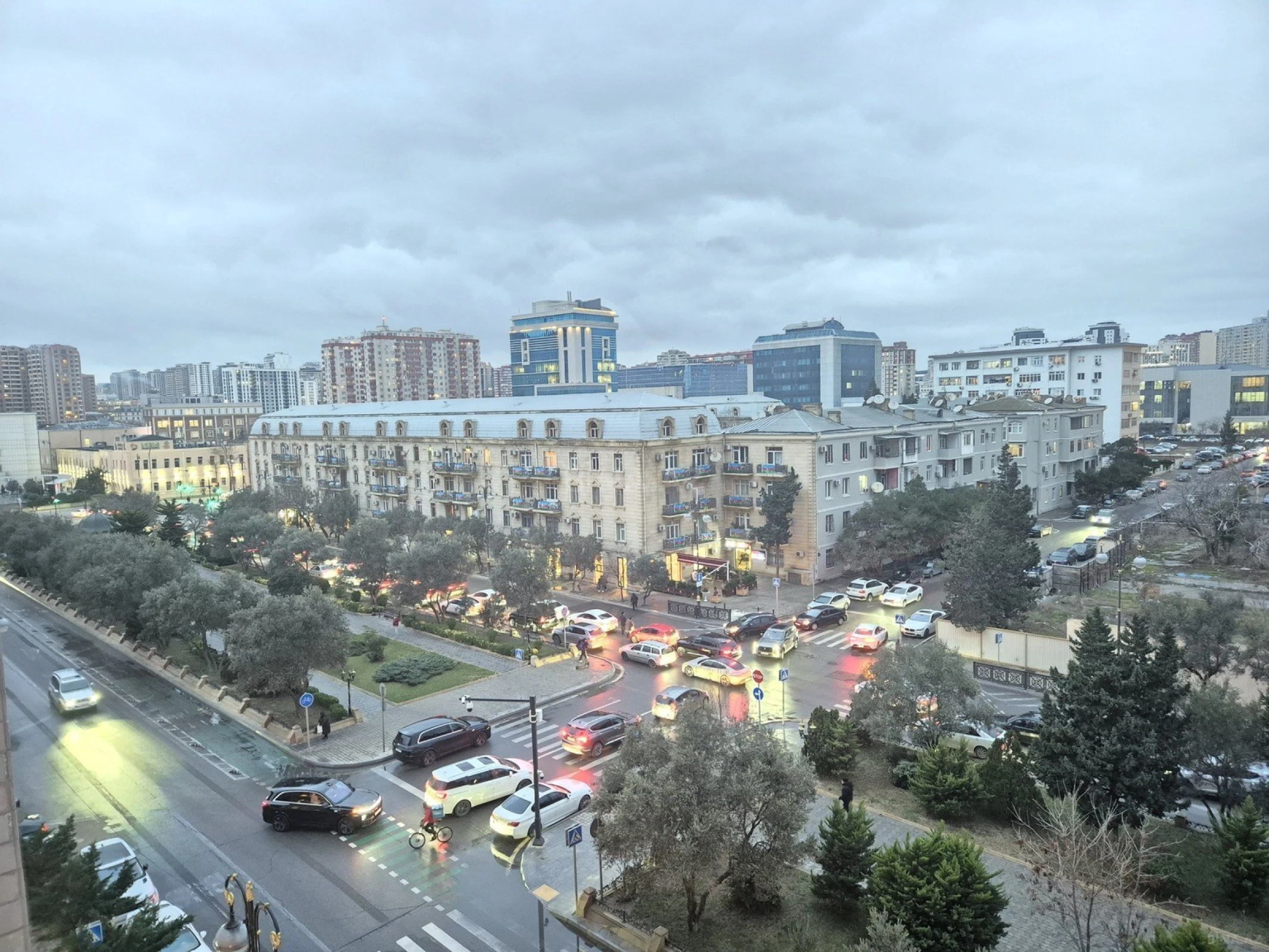 Kirayə verilir 3 otaqlı mənzil 160 m²