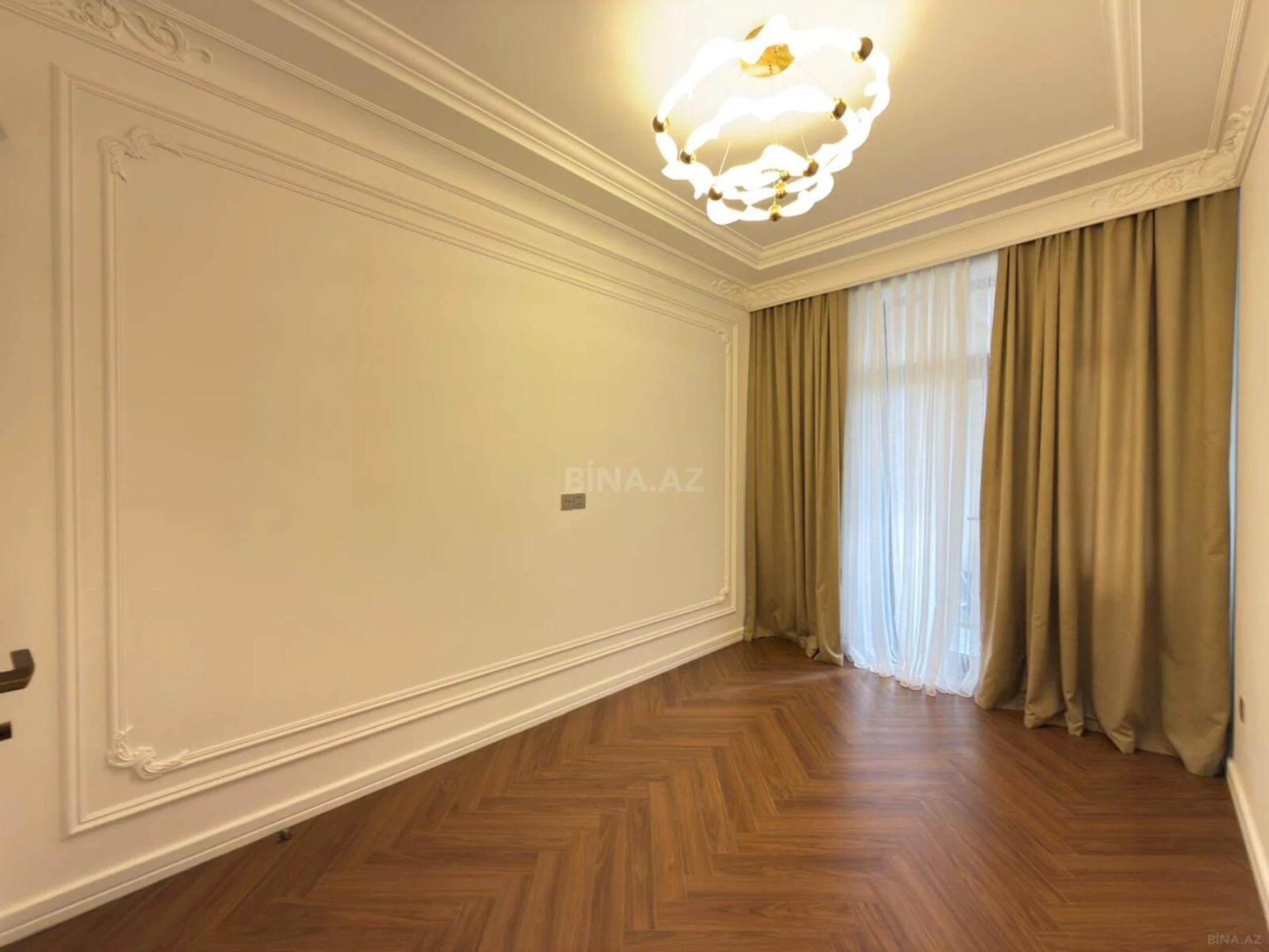 Satılır 3 otaqlı mənzil 120 m²
