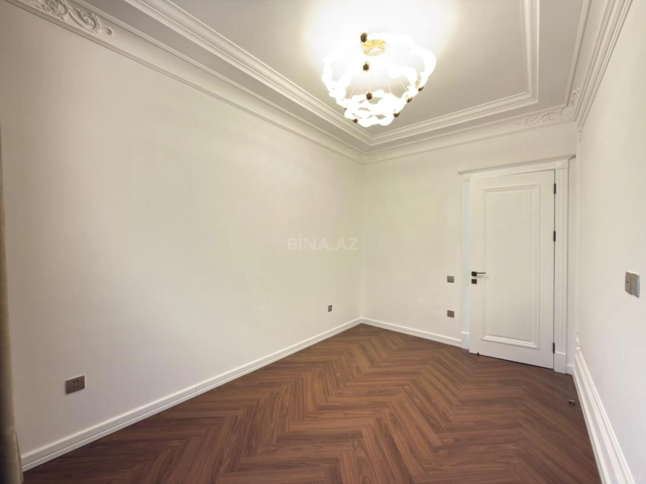 Satılır 3 otaqlı mənzil 120 m²