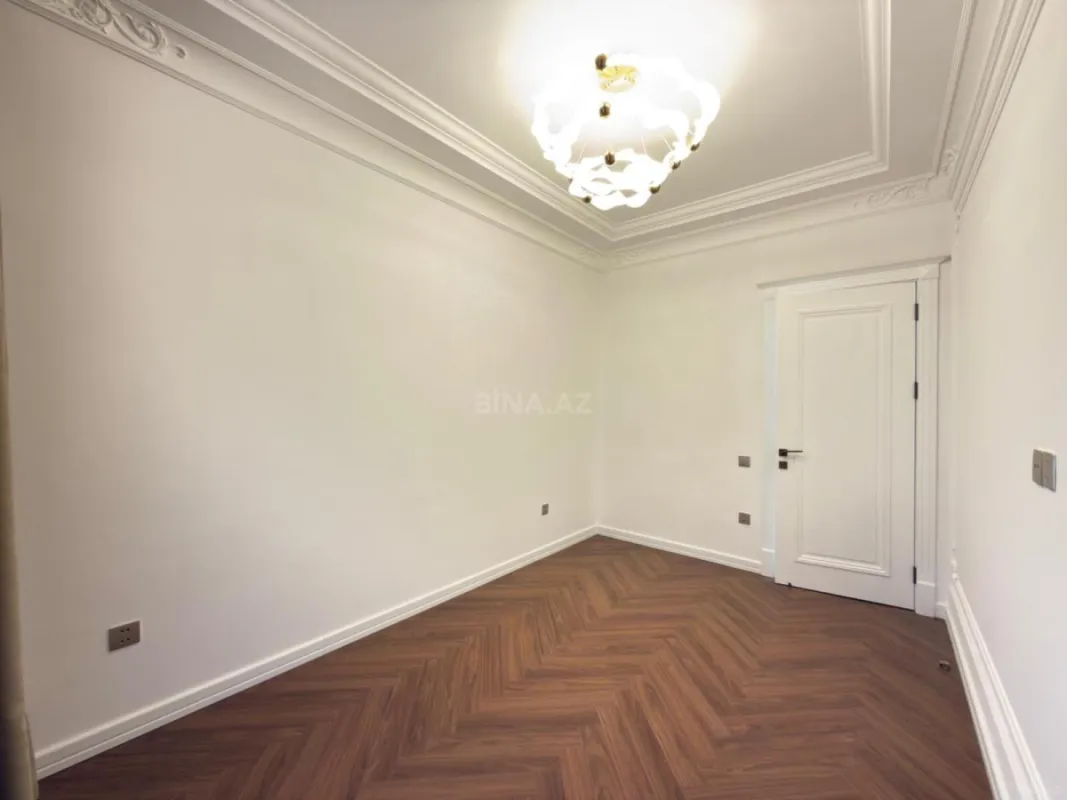 Satılır 3 otaqlı mənzil 120 m²