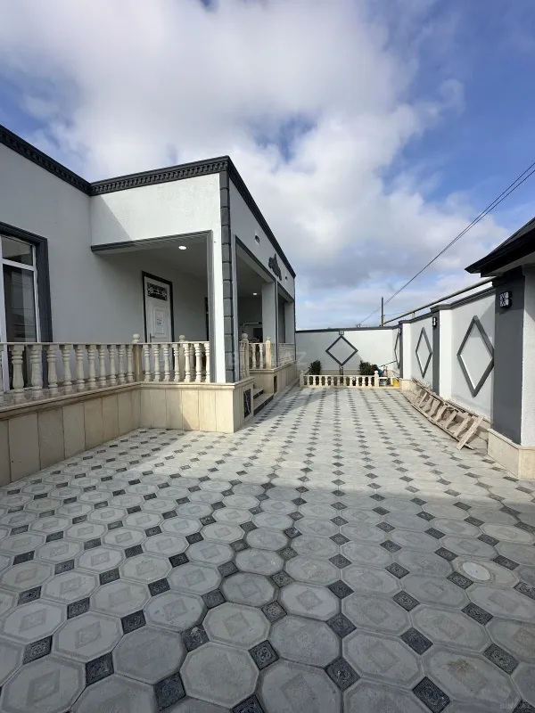 Satılır 4 otaqlı həyət evi 142 m²