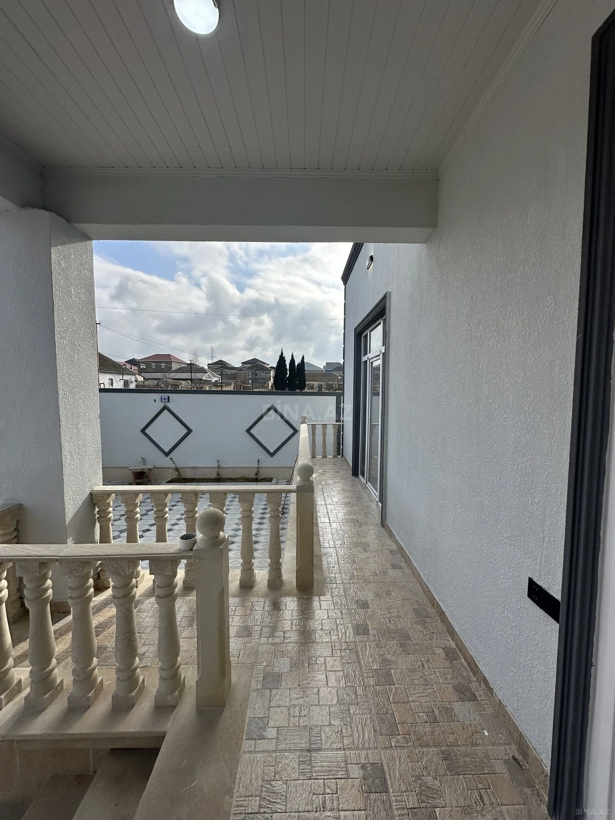 Satılır 4 otaqlı həyət evi 142 m²