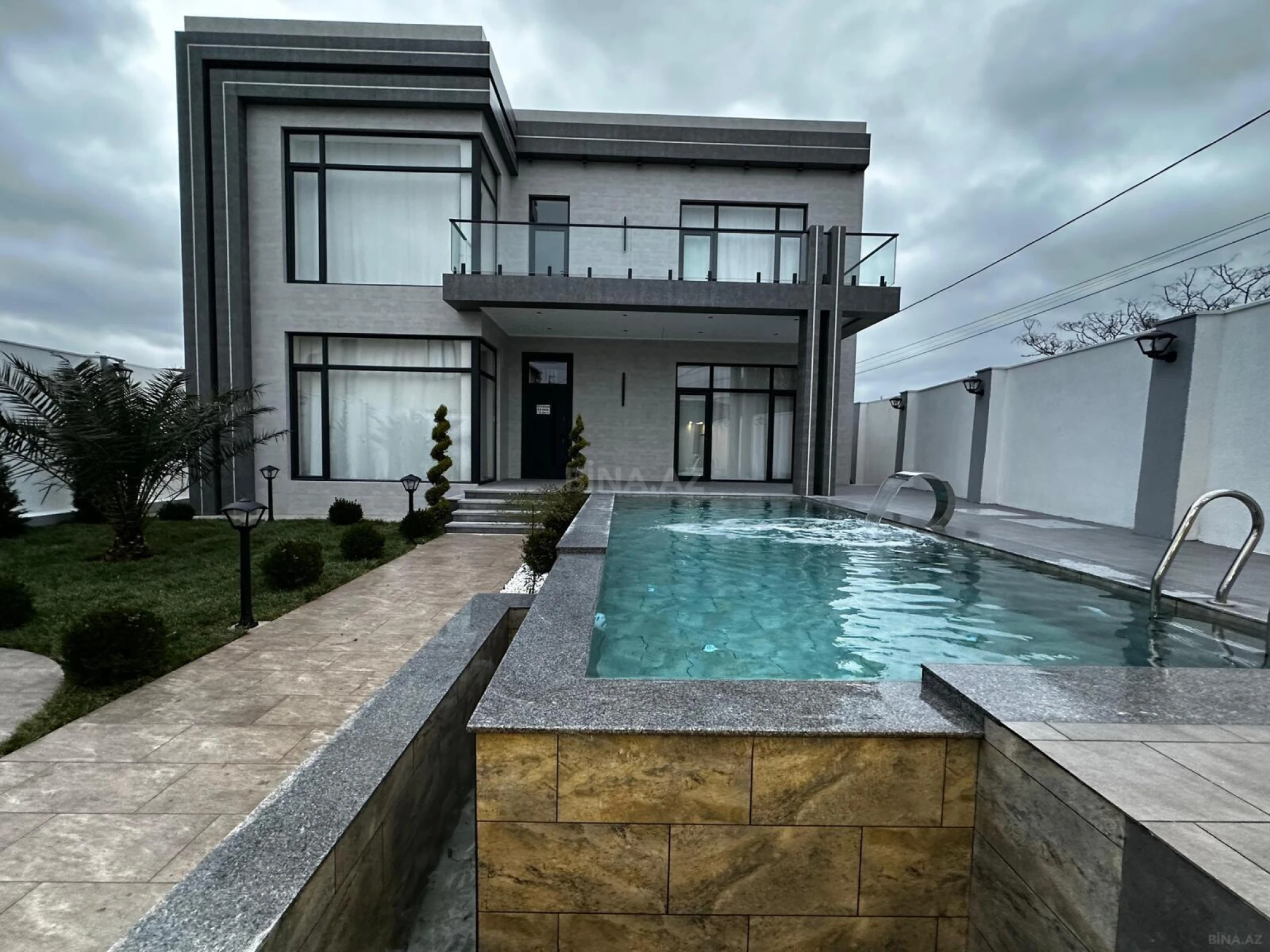 Satılır 5 otaqlı həyət evi 200 m²