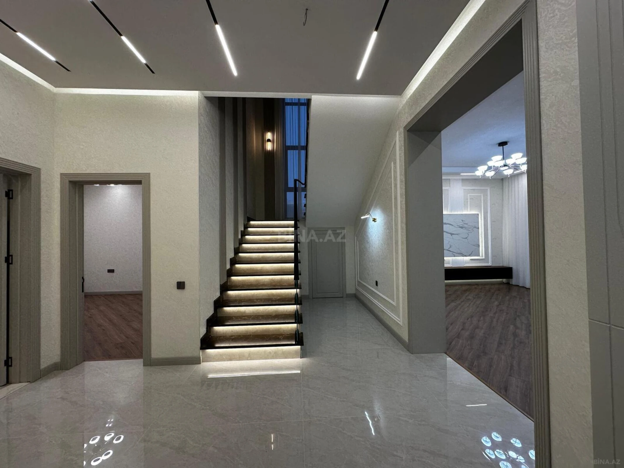 Satılır 5 otaqlı həyət evi 200 m²