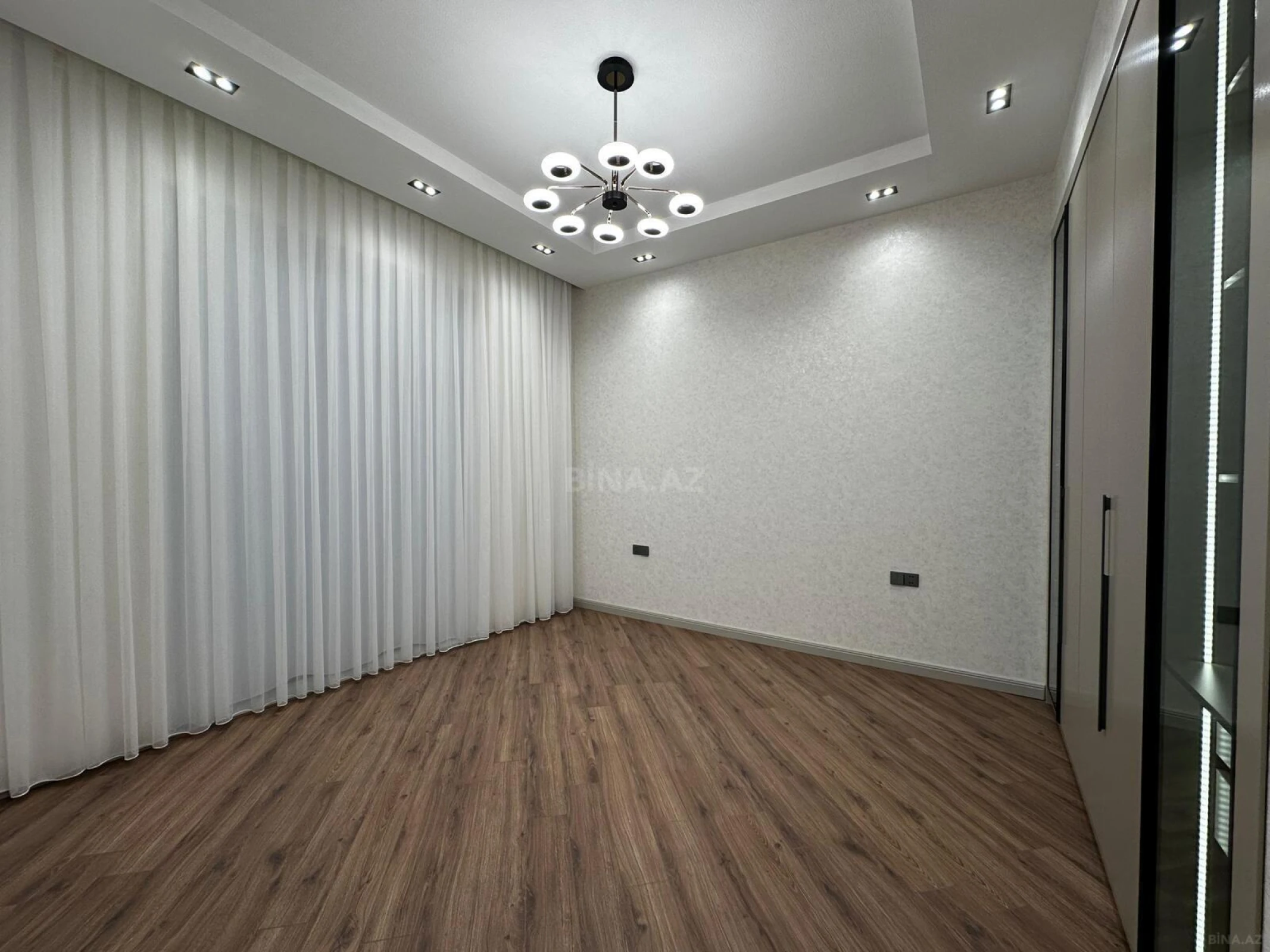 Satılır 5 otaqlı həyət evi 200 m²