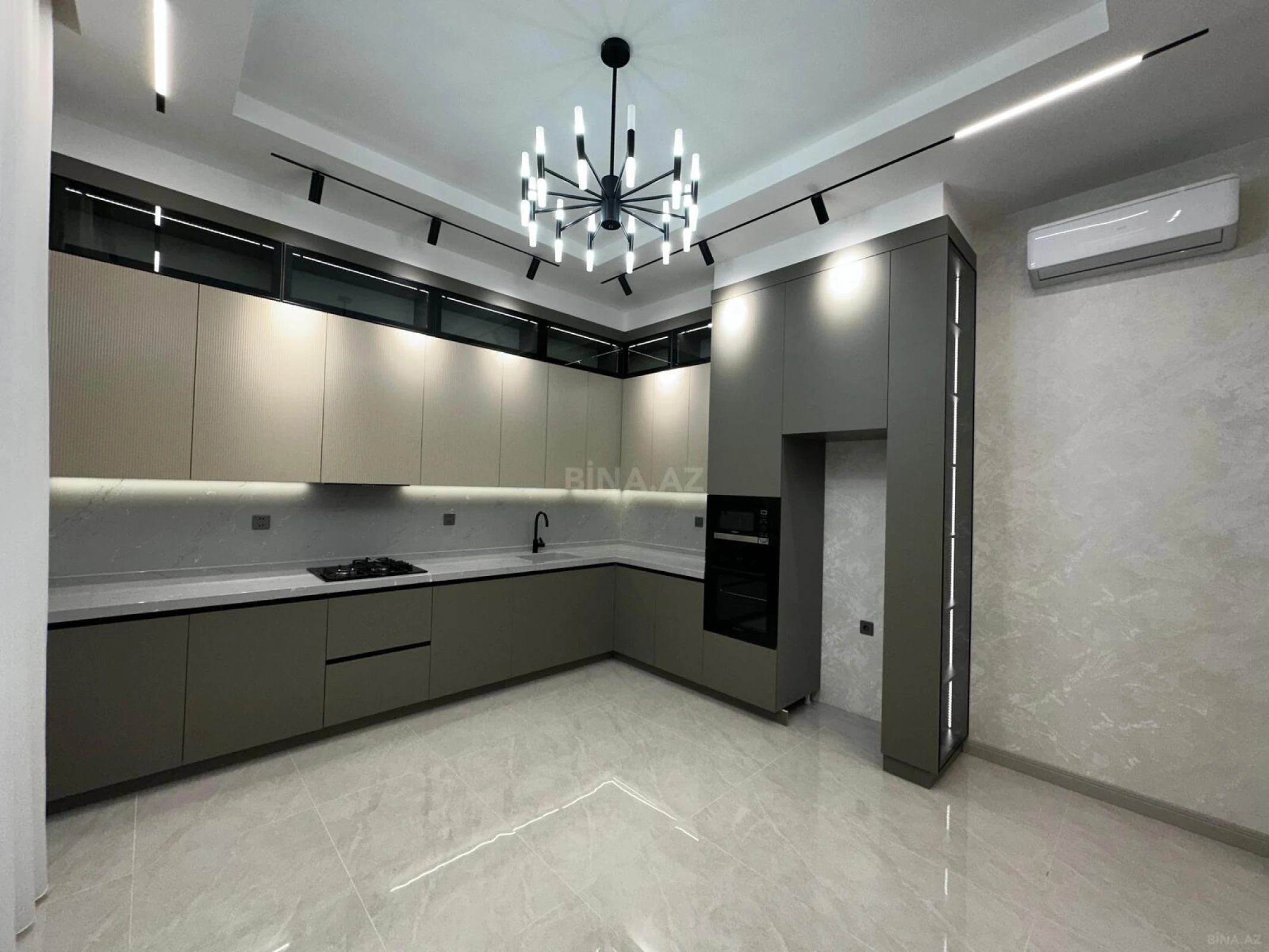 Satılır 5 otaqlı həyət evi 200 m²