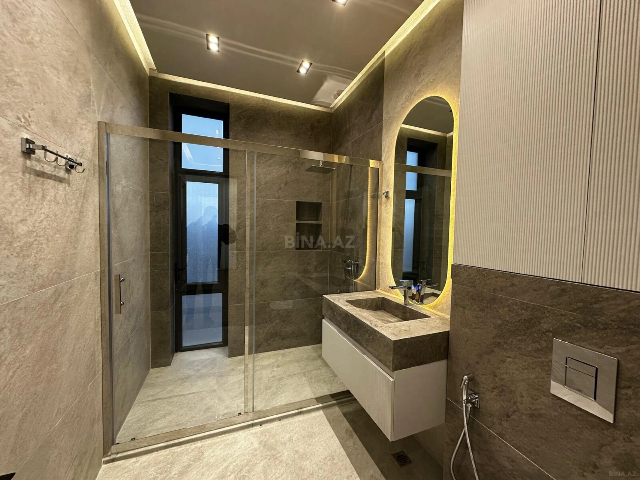 Satılır 5 otaqlı həyət evi 200 m²