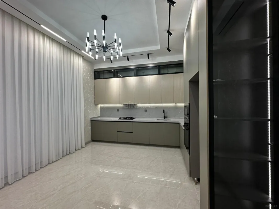 Satılır 5 otaqlı həyət evi 200 m²
