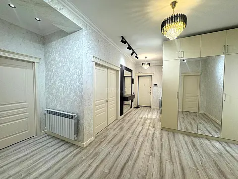 Satılır 3 otaqlı mənzil 145 m²