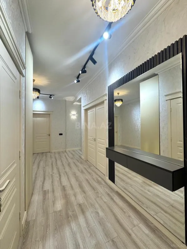 Satılır 3 otaqlı mənzil 145 m²