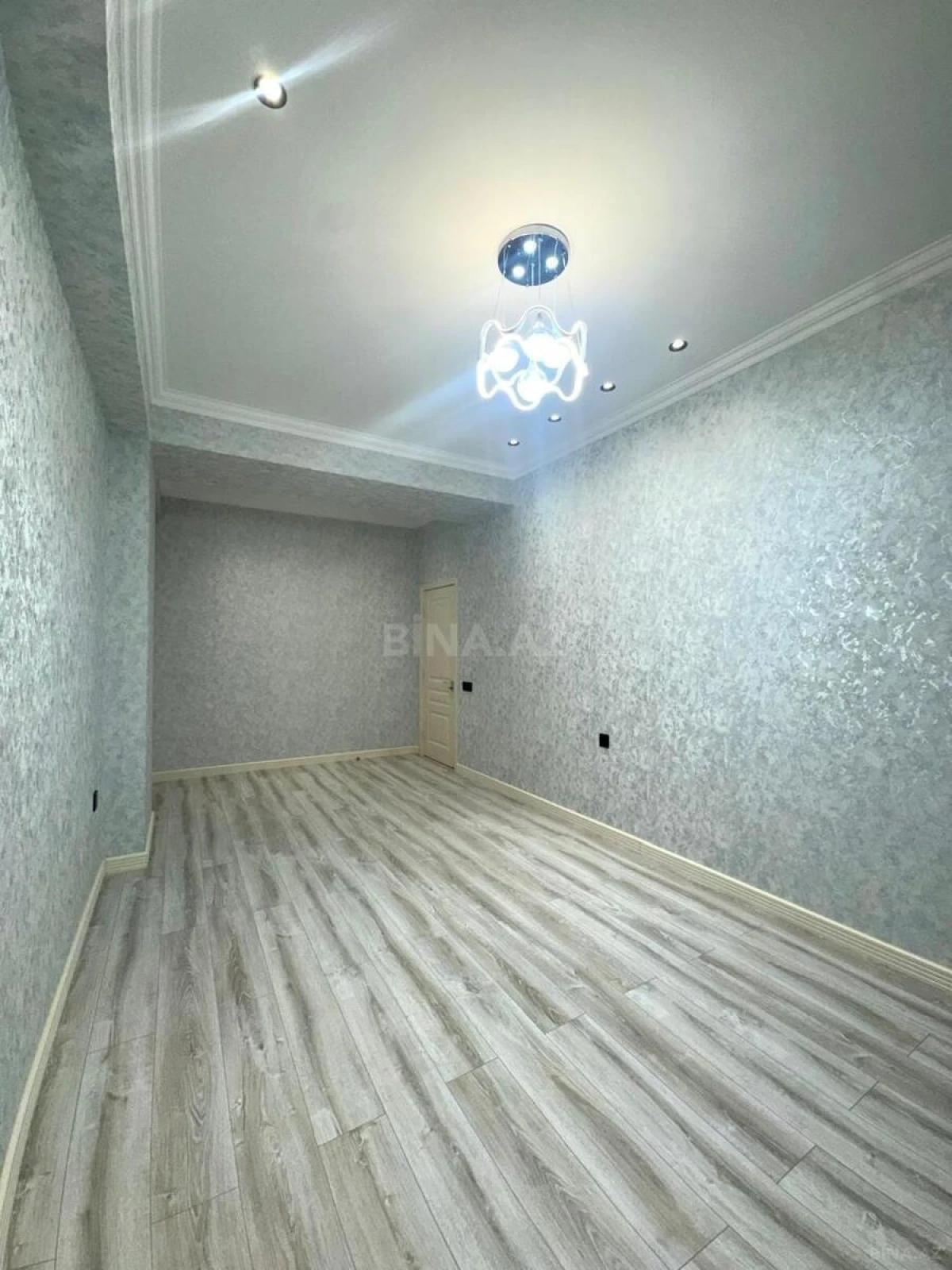 Satılır 3 otaqlı mənzil 145 m²