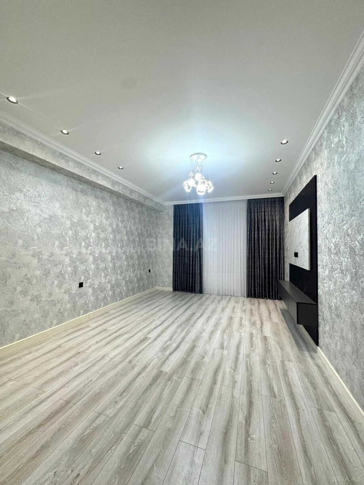 Satılır 3 otaqlı mənzil 145 m²