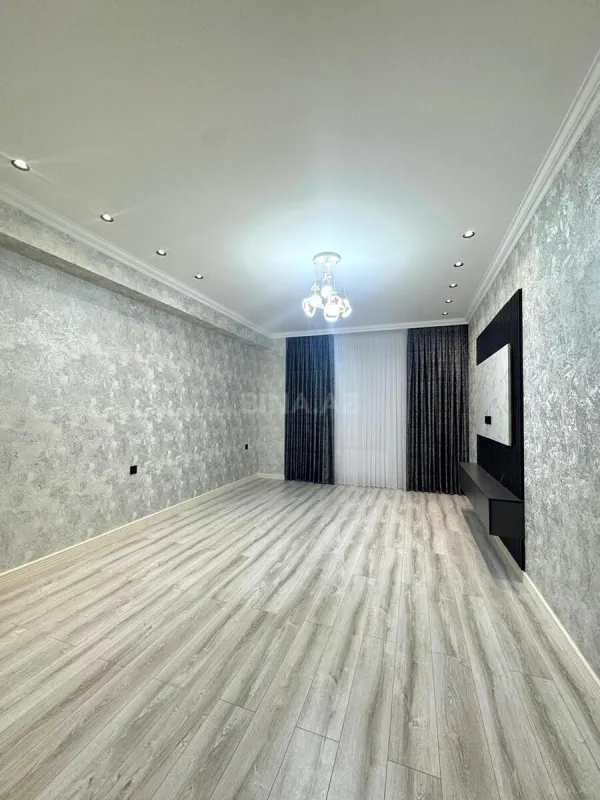 Satılır 3 otaqlı mənzil 145 m²
