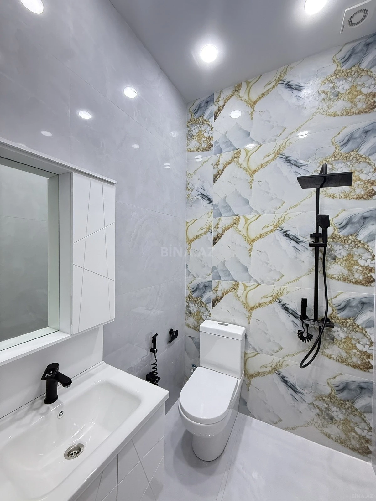 Satılır 4 otaqlı həyət evi 140 m²