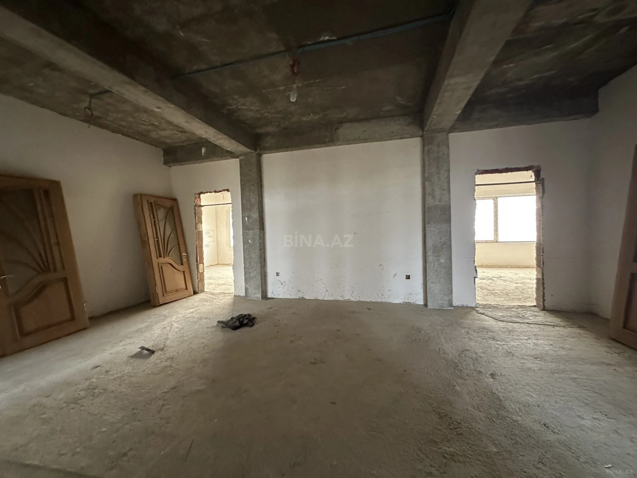 Satılır 14 otaqlı həyət evi 800 m²