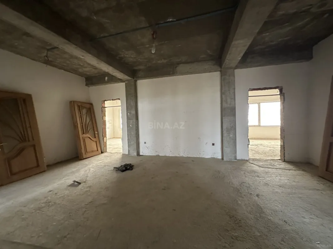 Satılır 14 otaqlı həyət evi 800 m²