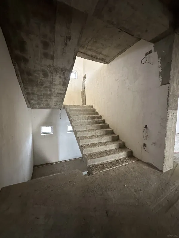 Satılır 14 otaqlı həyət evi 800 m²