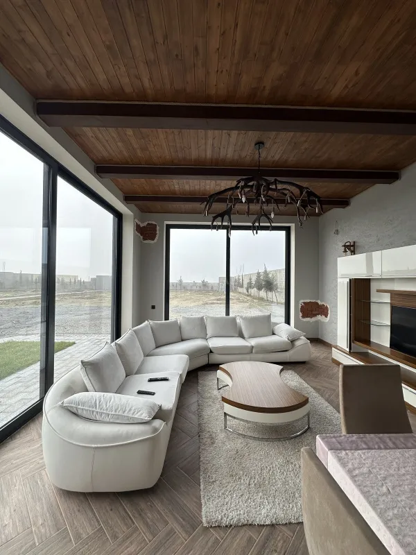 Satılır 14 otaqlı həyət evi 800 m²