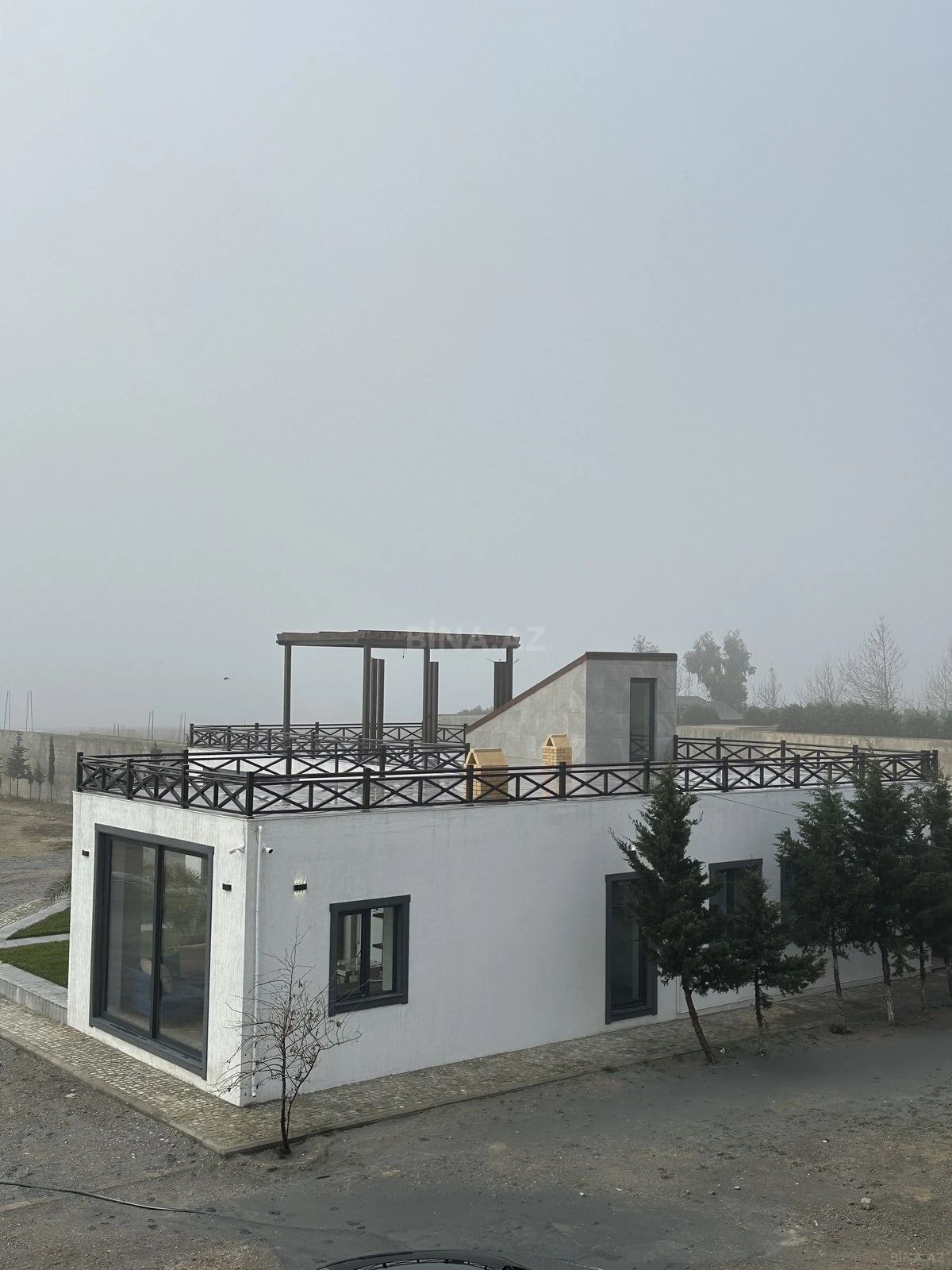 Satılır 14 otaqlı həyət evi 800 m²