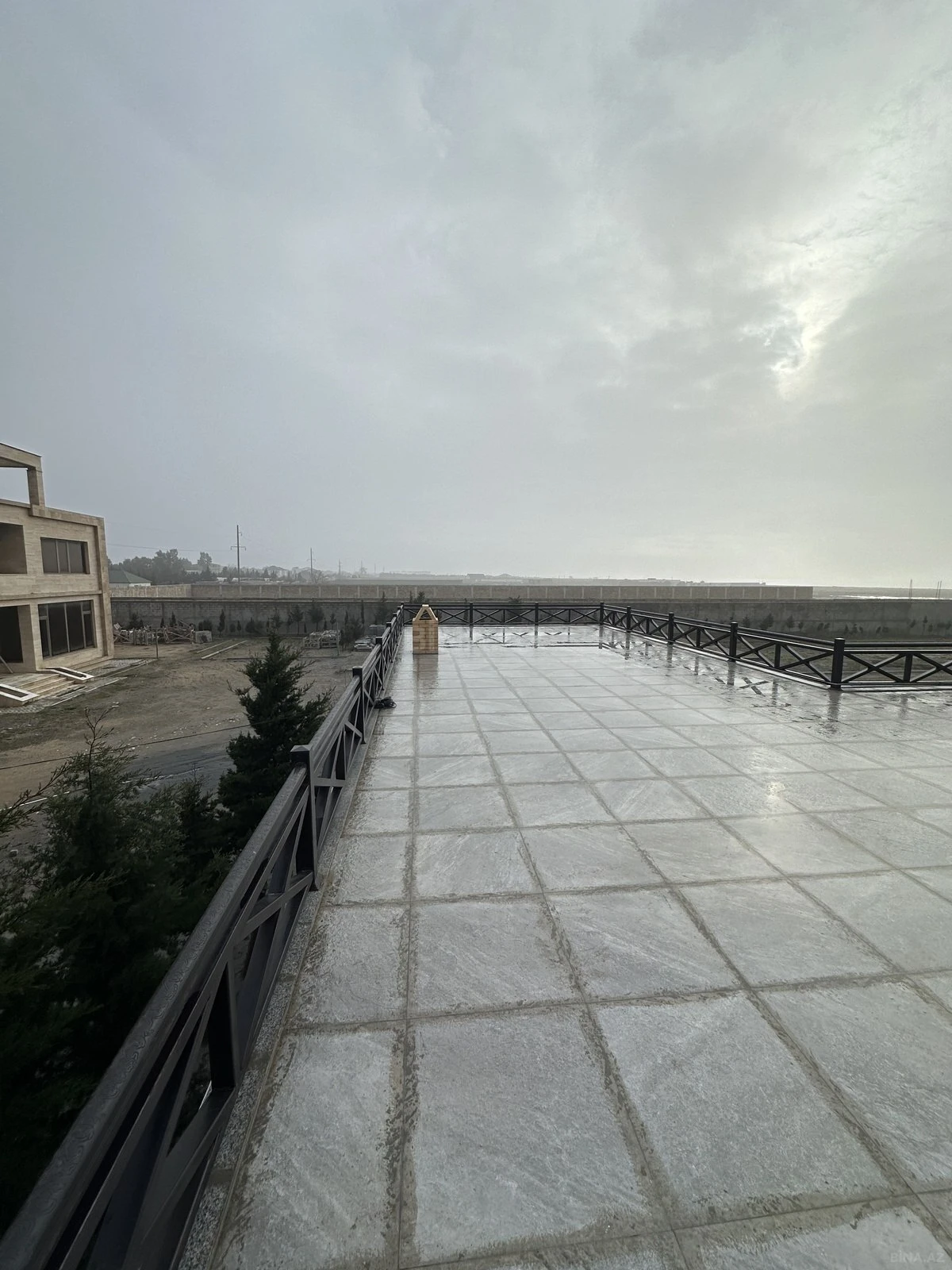 Satılır 14 otaqlı həyət evi 800 m²