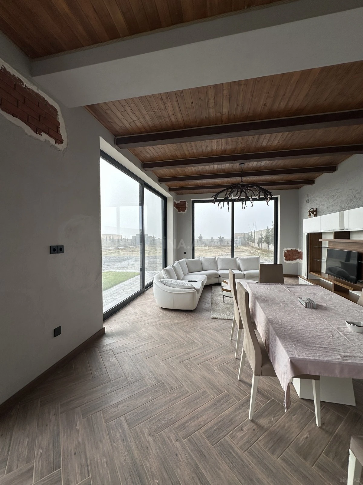 Satılır 14 otaqlı həyət evi 800 m²