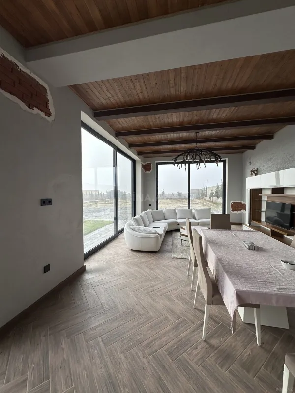 Satılır 14 otaqlı həyət evi 800 m²