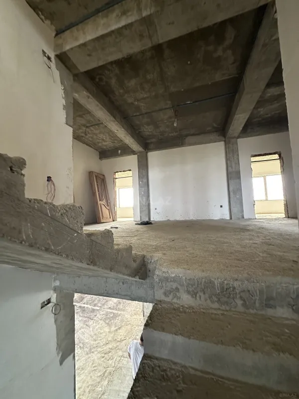 Satılır 14 otaqlı həyət evi 800 m²