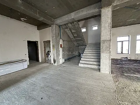 Satılır 14 otaqlı həyət evi 800 m²
