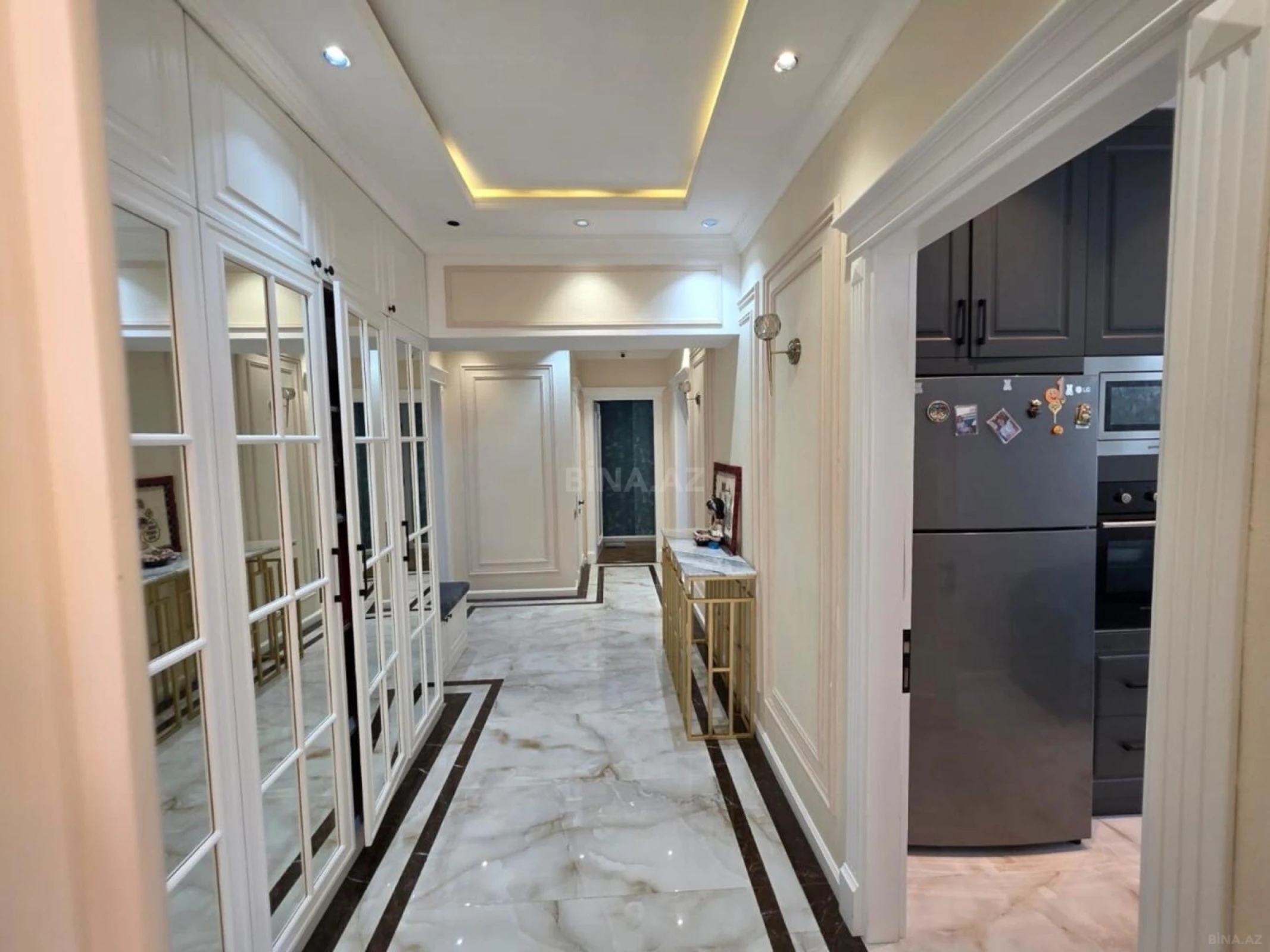 Satılır 3 otaqlı mənzil 127 m²