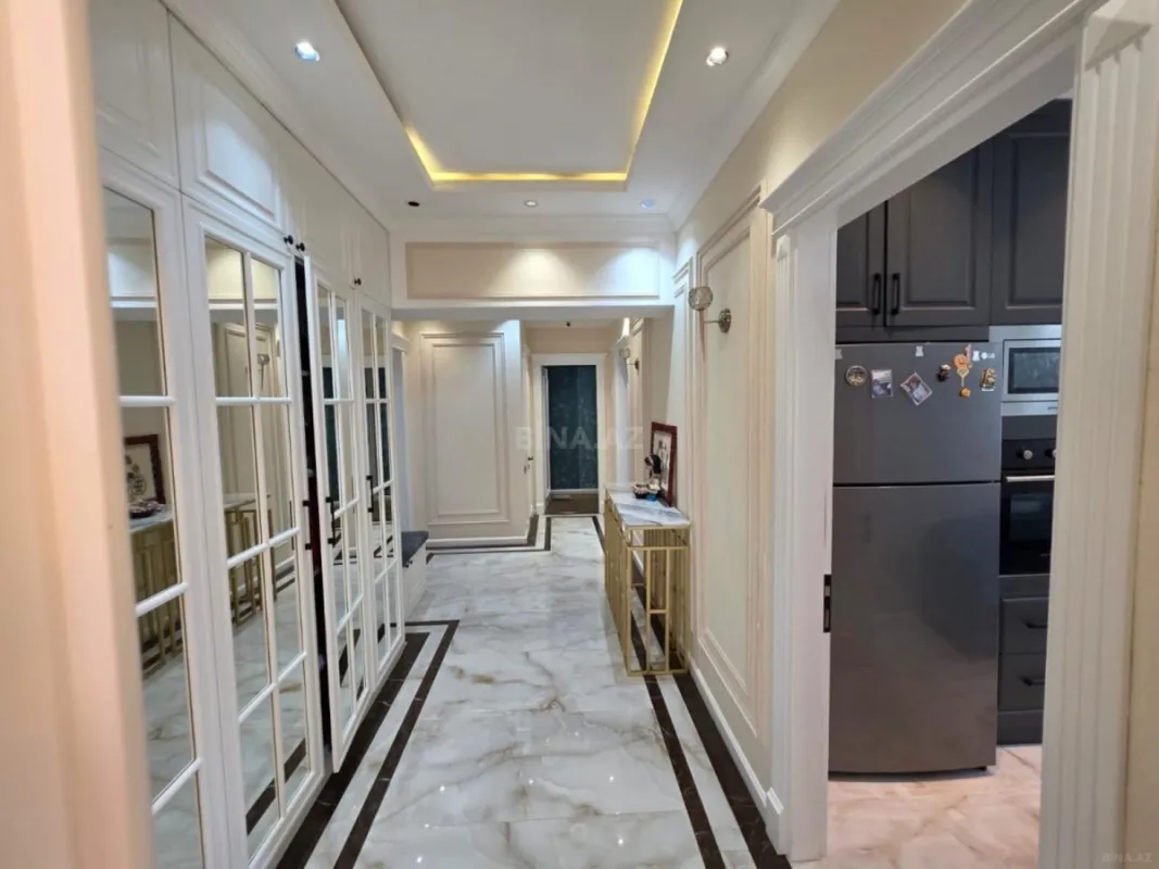 Satılır 3 otaqlı mənzil 127 m²